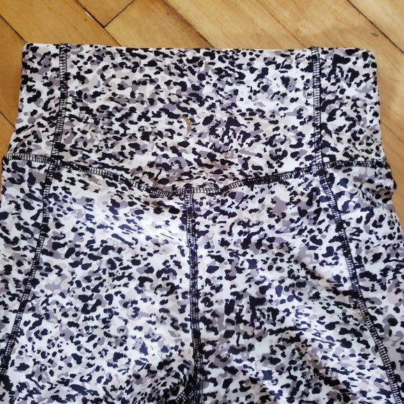 Jessica Simpson NWOT Black Animal Print Tummy-Control 7'' Bike Shorts - S - Picture 5 of 12